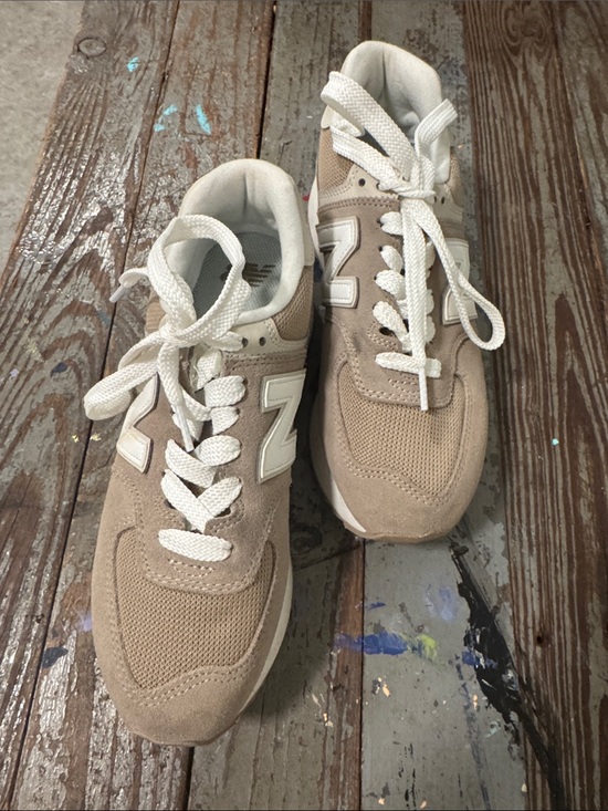 New Balance Shoes - New Balance taupe & white sneakers